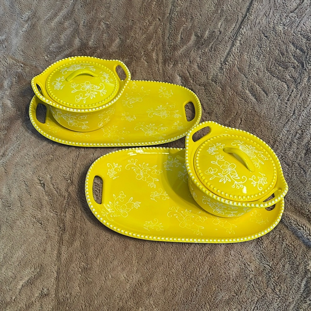 Temptations Yellow Floral Lace soup/mini casserole dishes with plate/platter.
